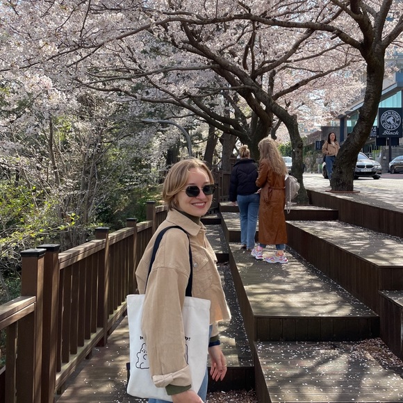 Meet your Posher, Valérie - Picture 2 of 3